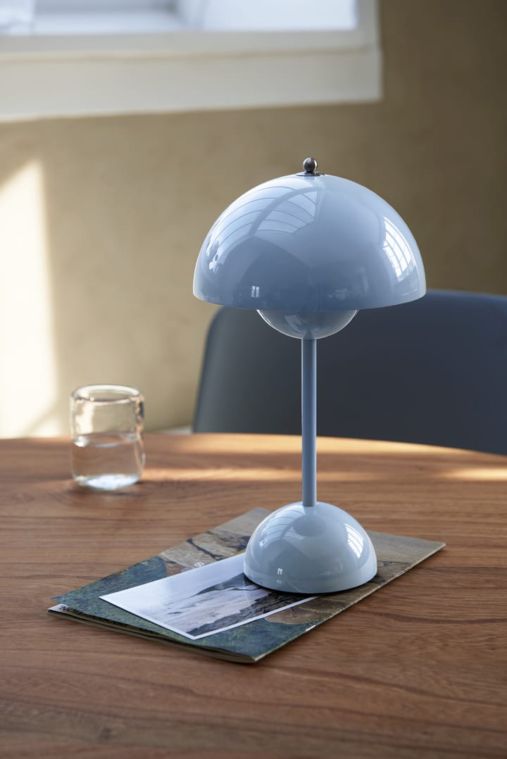 Flowerpot portable bordlampe VP9, Light blue &Tradition