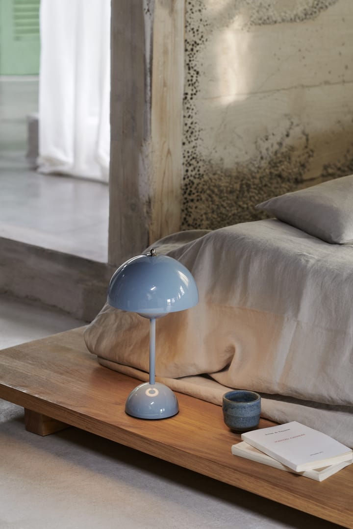 Flowerpot portable bordlampe VP9, Light blue &Tradition