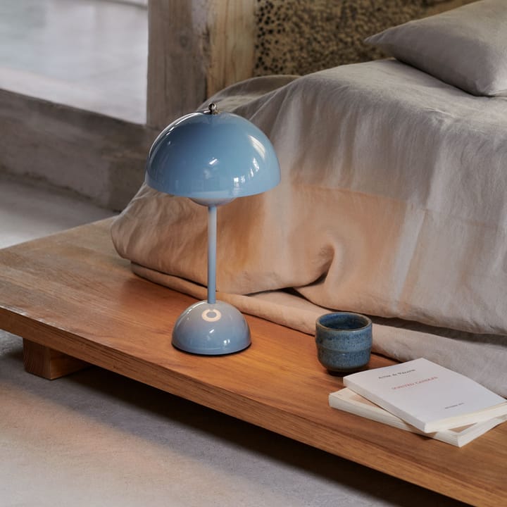 Flowerpot portable bordlampe VP9, Light blue &Tradition