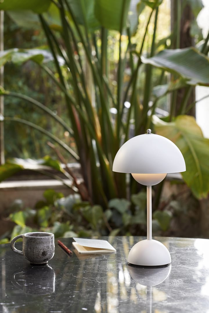 Flowerpot portable bordlampe VP9, Matt white &Tradition
