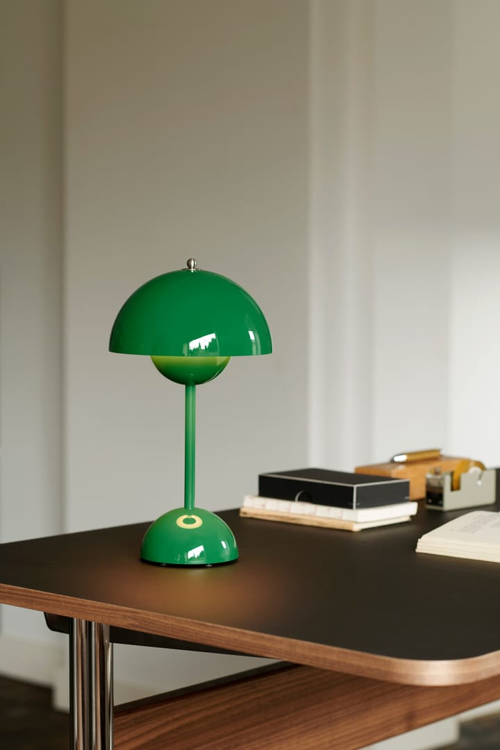 Flowerpot portable bordlampe VP9, Signal green &Tradition