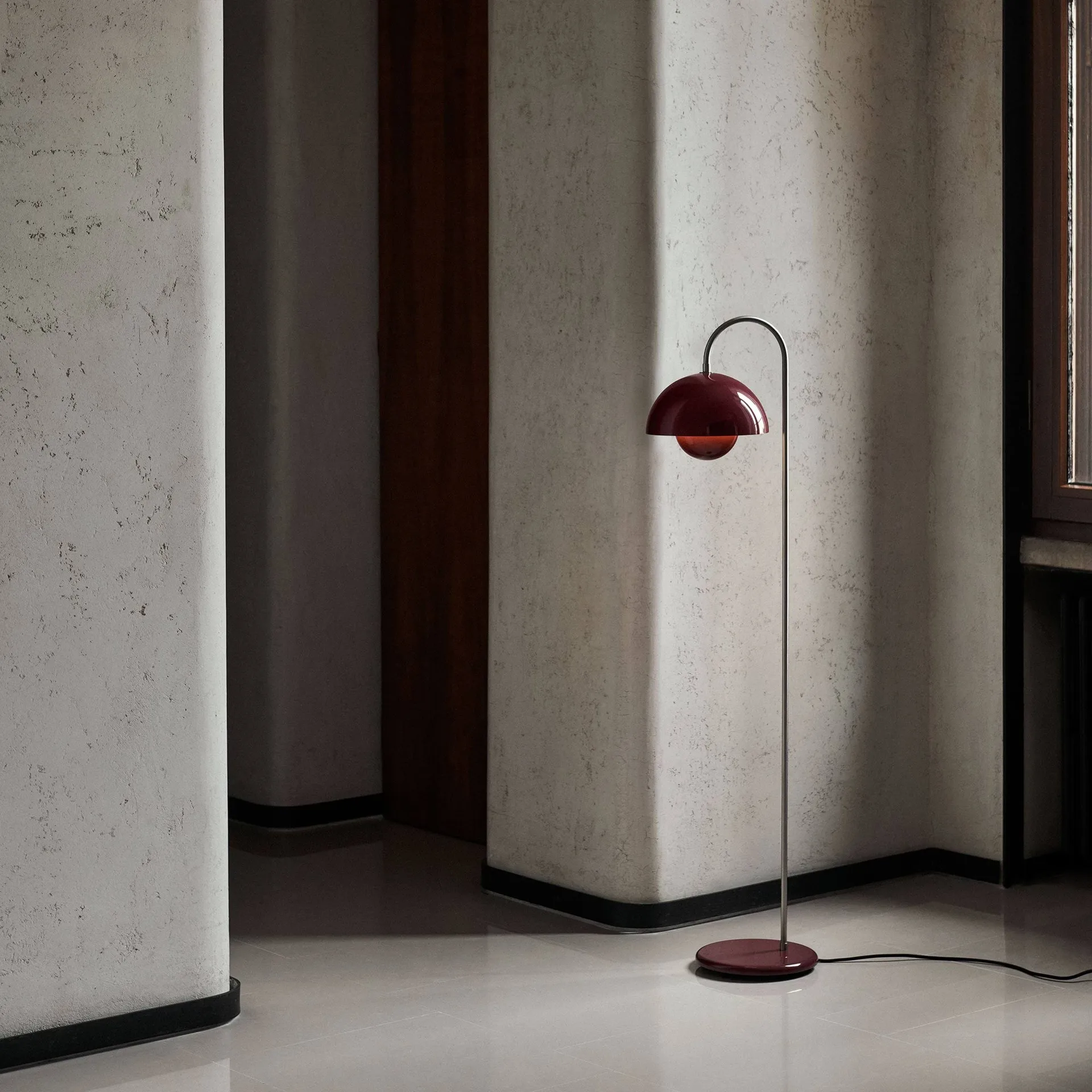 Flowerpot VP12 gulvlampe, Dark plum &Tradition