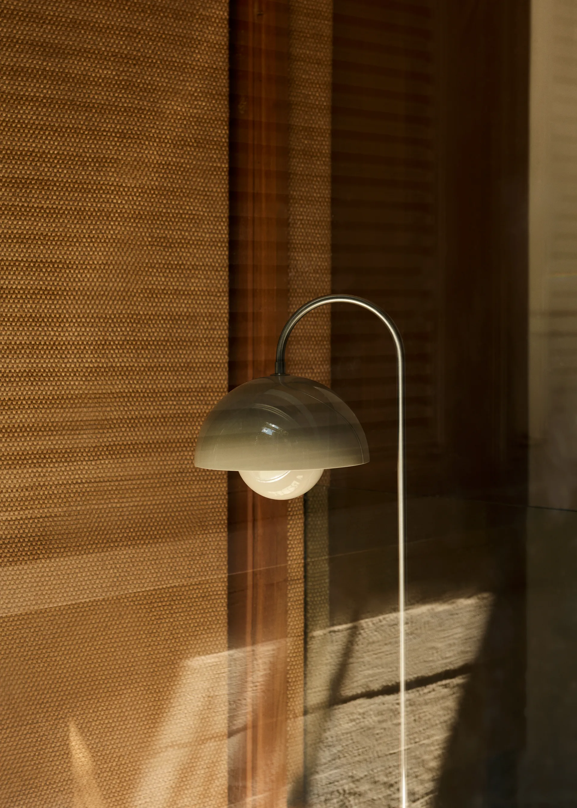 Flowerpot VP12 gulvlampe, Grey beige &Tradition
