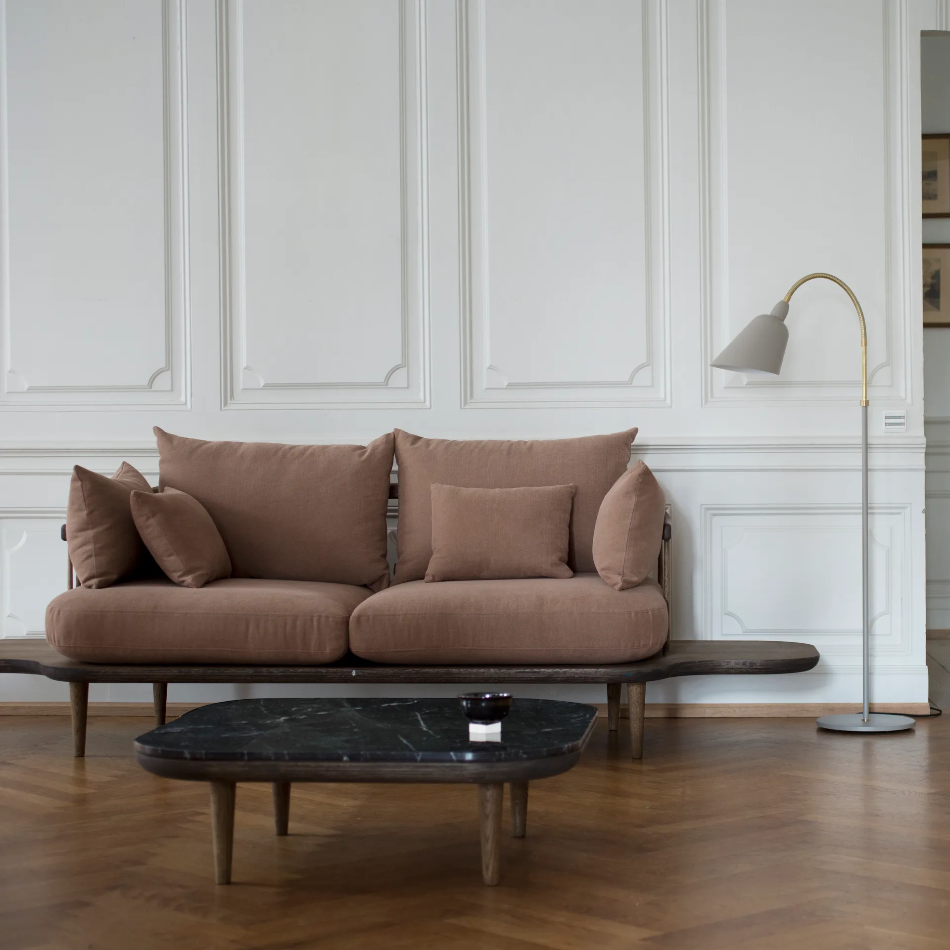 Fly bord SC4, røget olieret eg + sort marmor &Tradition