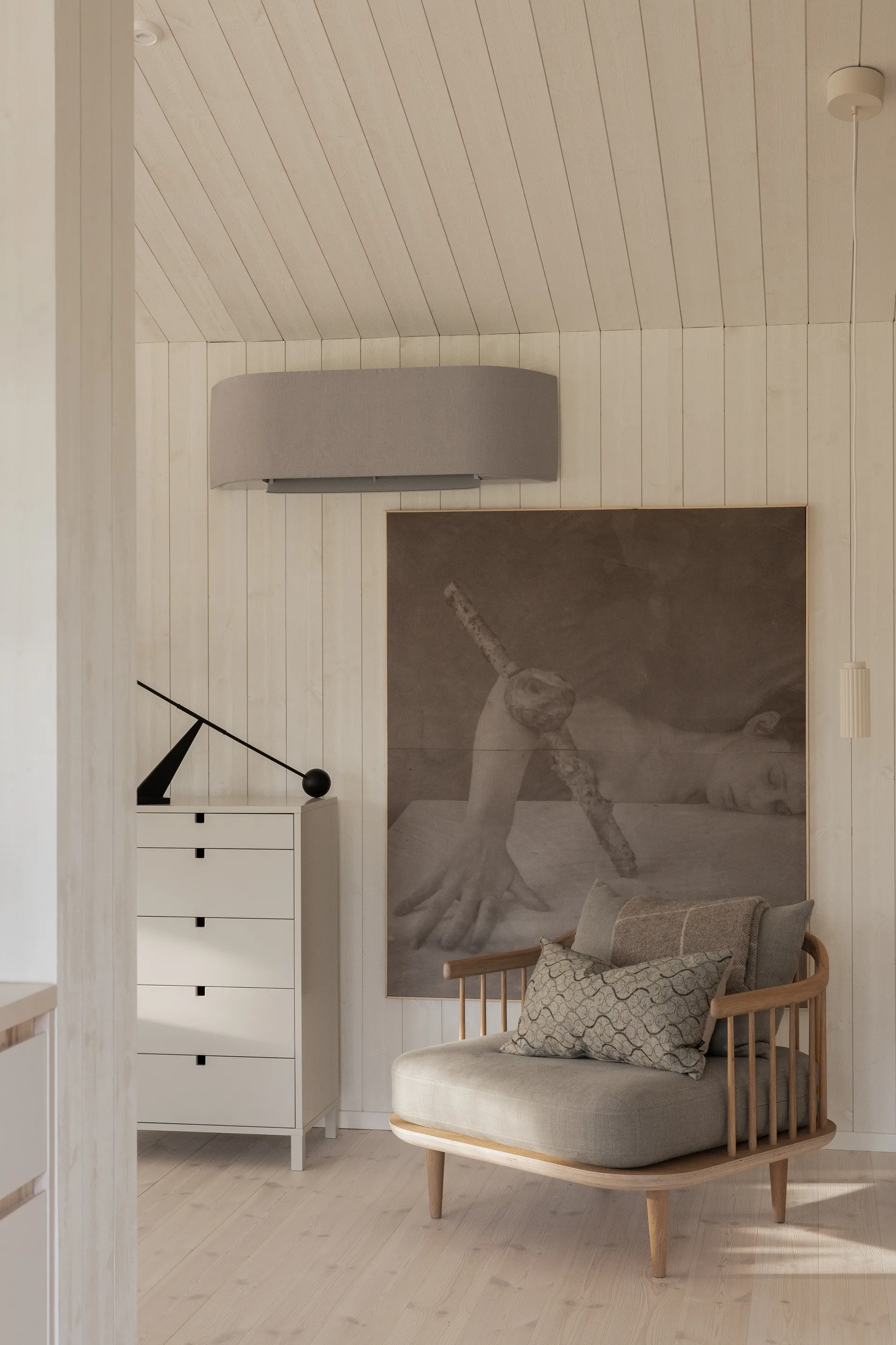 Fly lænestol SC1, lys-olieret eg + beige tyg &Tradition