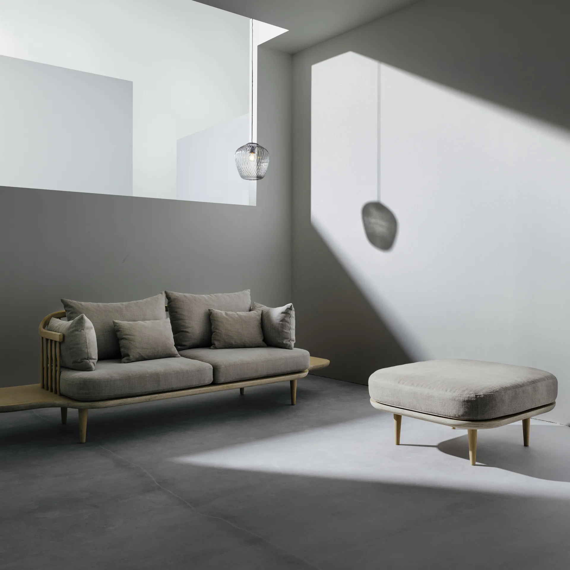 Fly siddepuf SC9, lys-olieret eg + beige tyg &Tradition