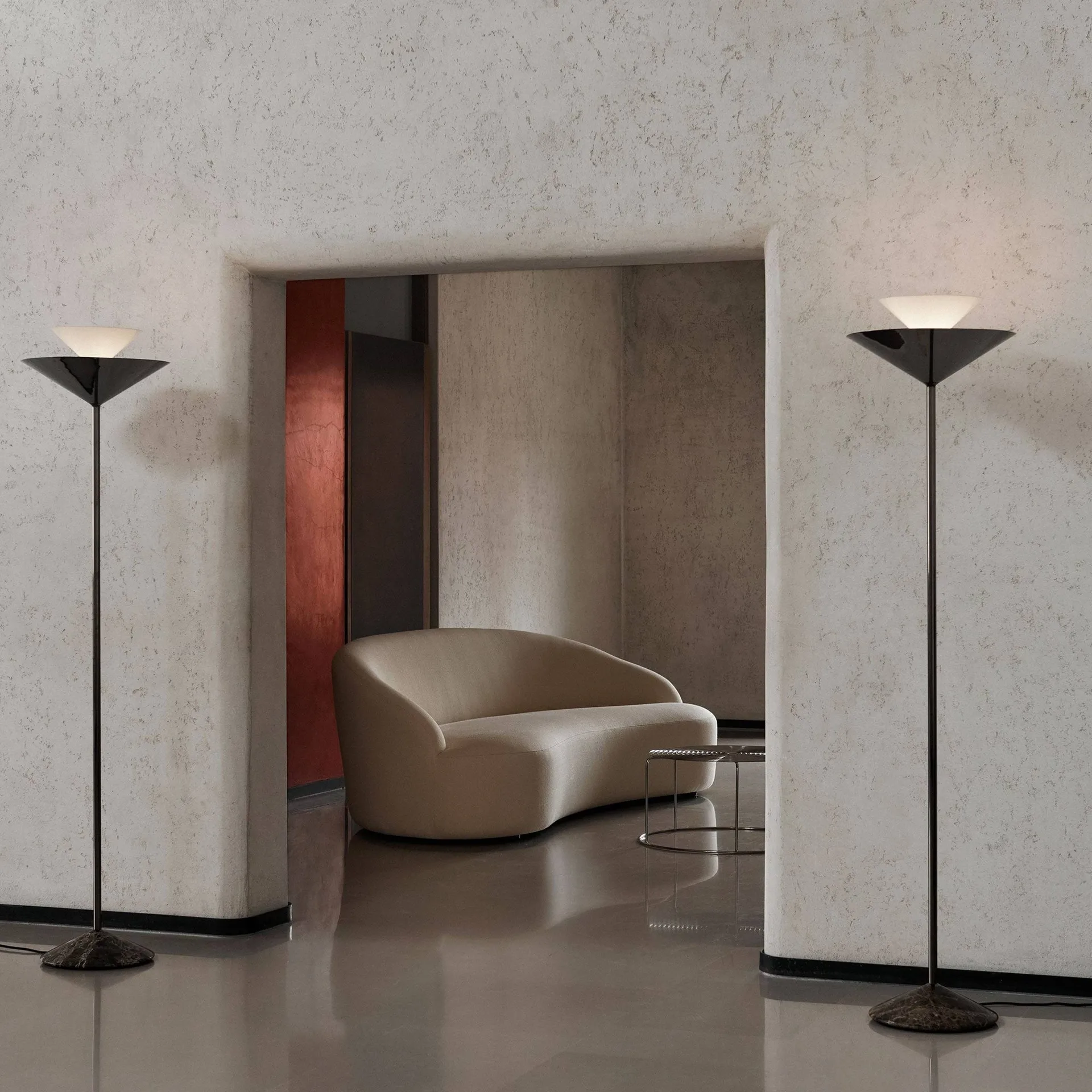 Gio LN 28 gulvlampe, Mørk krom, marmo &Tradition