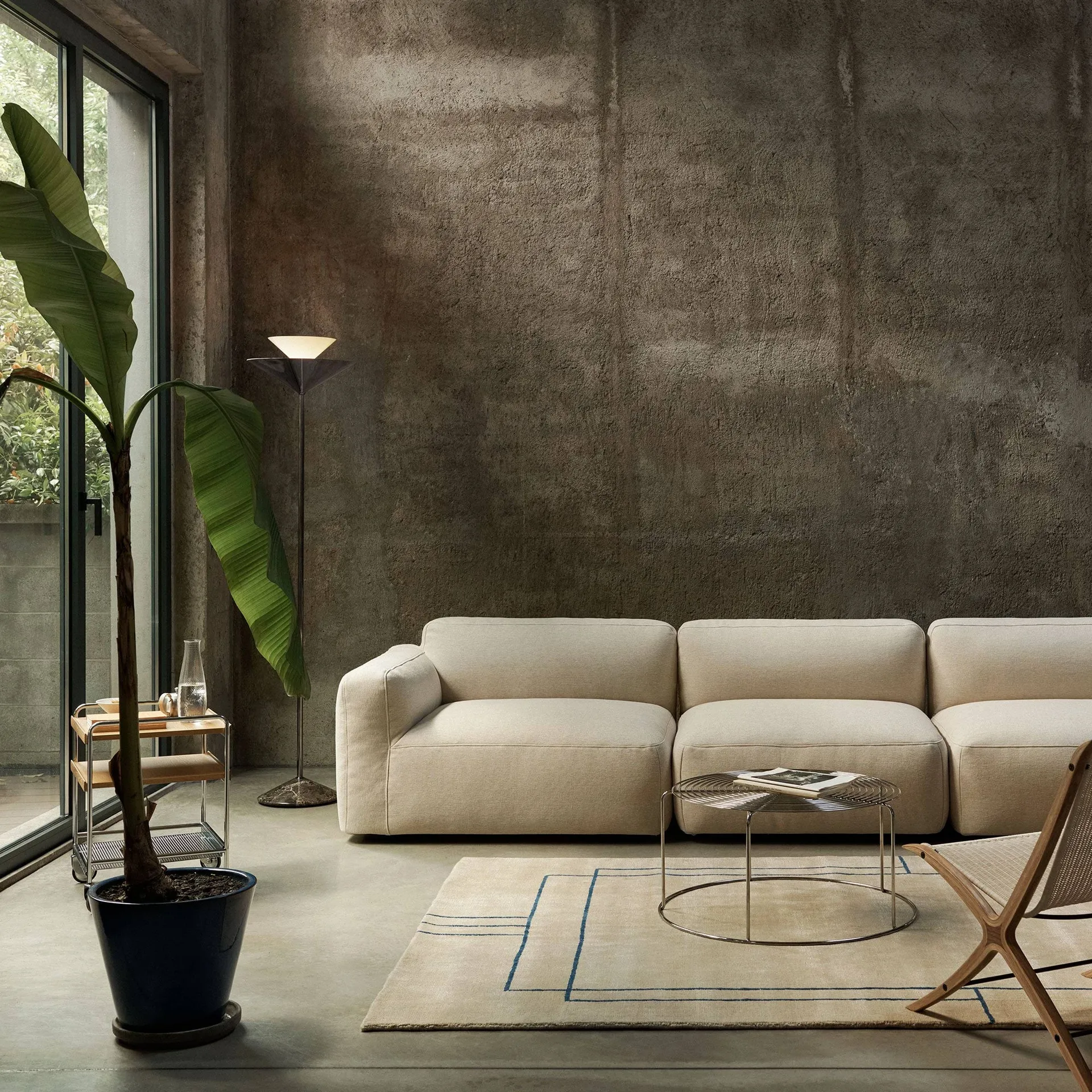 Gio LN 28 gulvlampe, Mørk krom, marmo &Tradition