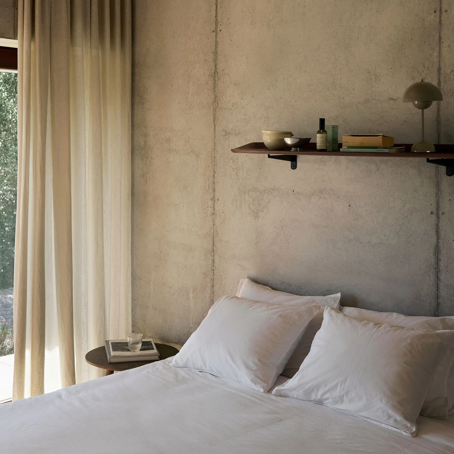 Guild HM15 hylde 120 cm, Solid lacquered walnut &Tradition