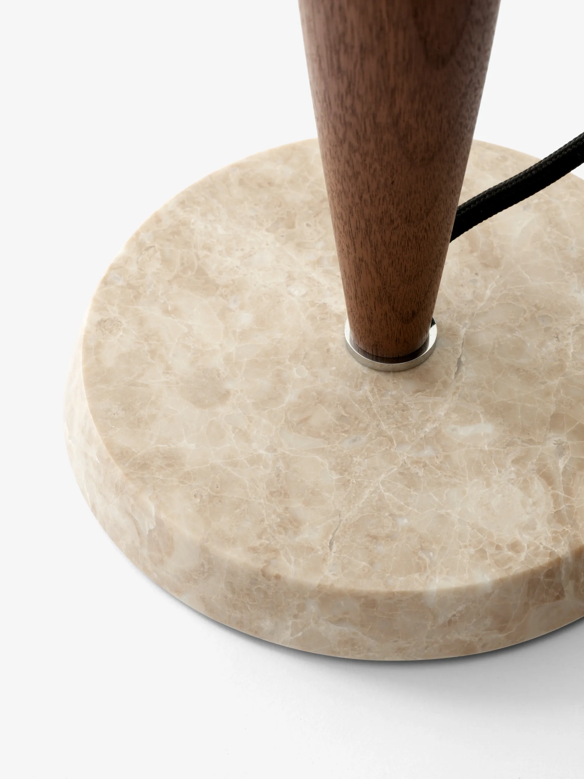 Herman SHY3 bordlampe, Walnut & Cream marble, stofledning &Tradition
