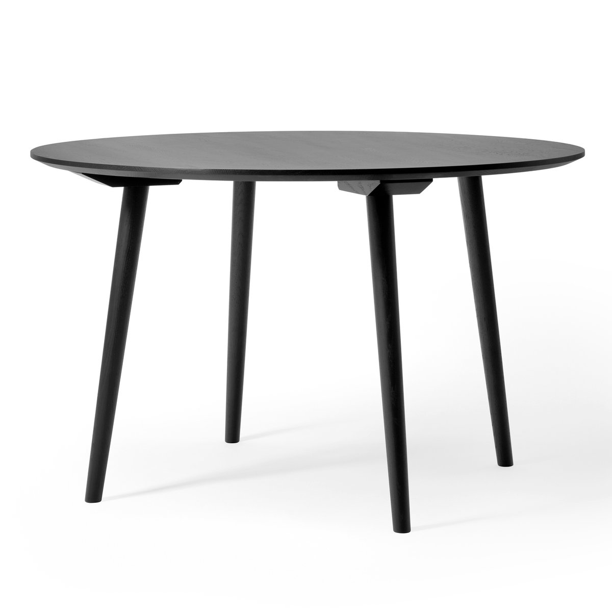 &Tradition In Between bord SK4 Sortlaseret egetræ | Skandinavisk Design | Spiseborde | Sort