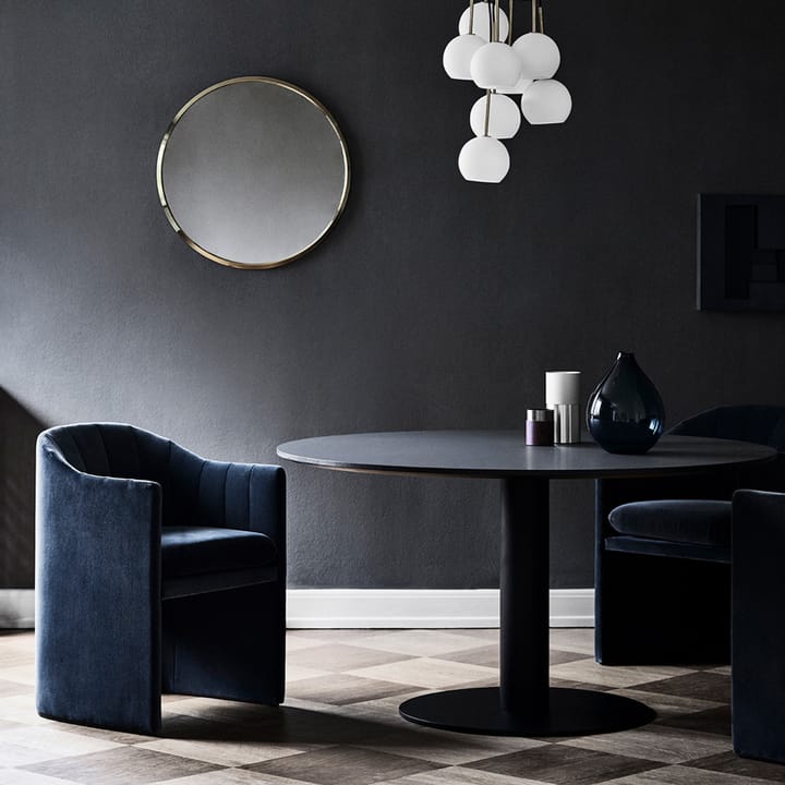 In Between SK12 spisebord, eg røgolieret, matsort understel i metal &Tradition
