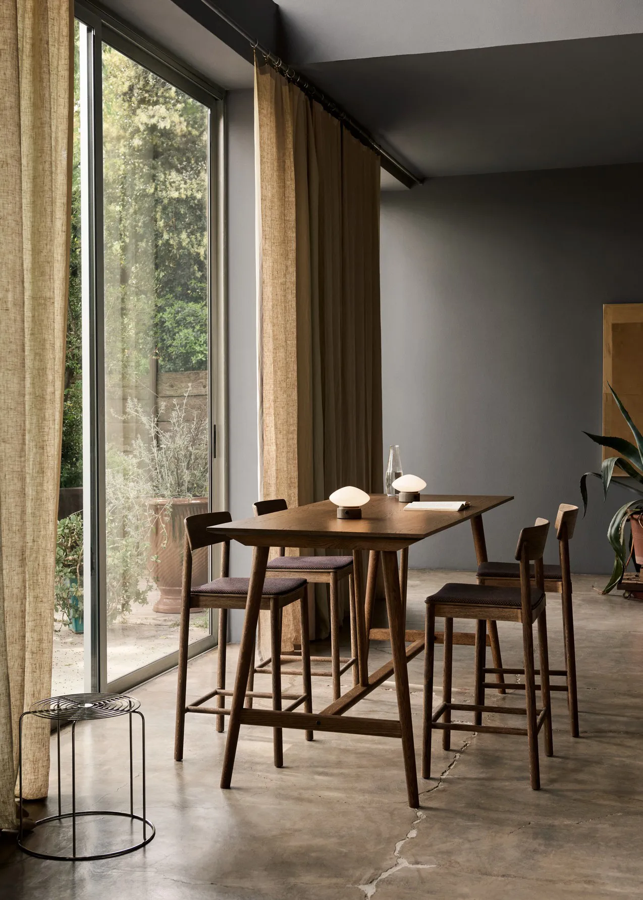 In Between SK26 Counter Table barbord 190x80x95 cm, Røget eg &Tradition