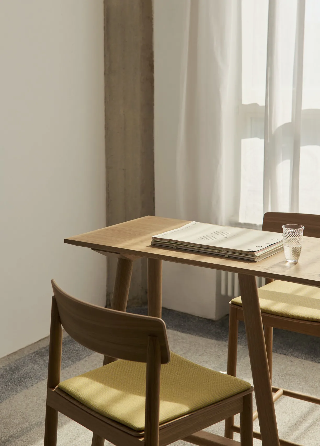 In Between SK27 Bar Table barbord 190x50x105 cm, Lakeret eg &Tradition