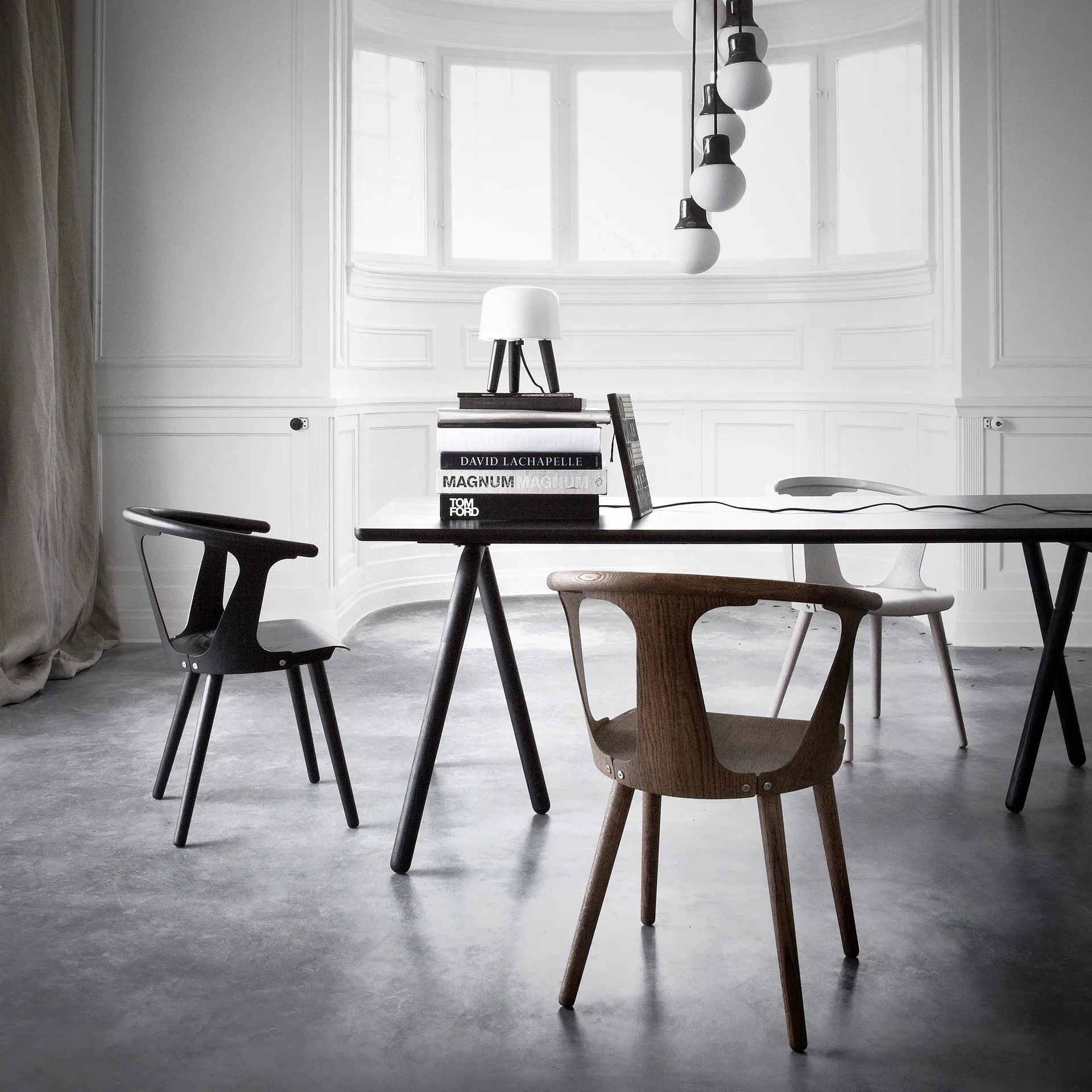 In Between stol SK1, røget, olieret eg &Tradition