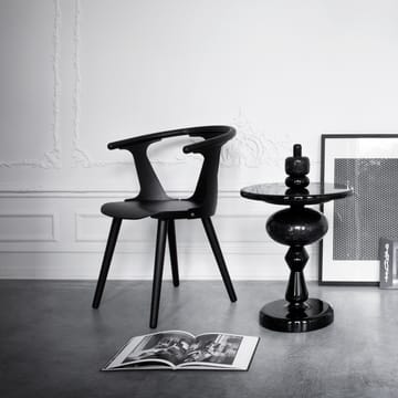 In Between stol SK1 - sortbejdset asketræetræ - &Tradition