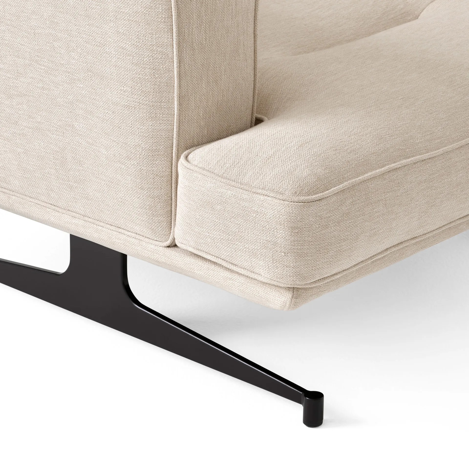 Inland AV21 lænestol, Clay 0011/Warm black &Tradition