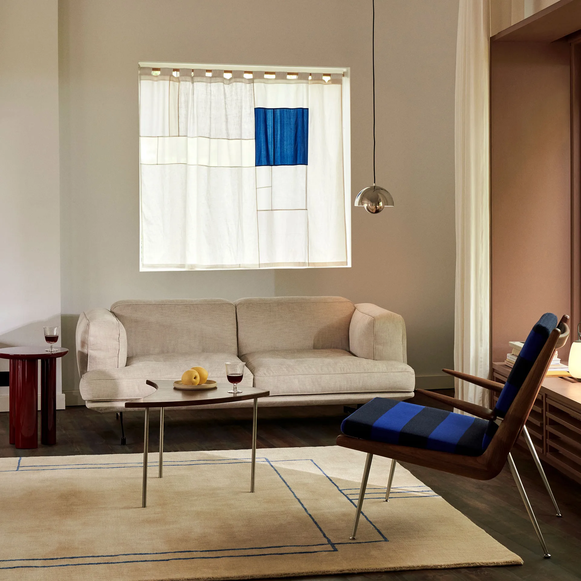 Inland AV22 2-personers sofa, Clay 0011/Warm black &Tradition