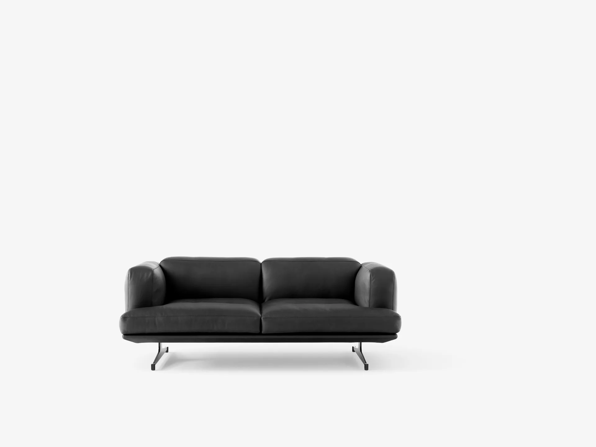 Inland AV22 2-personers sofa, Noble læder sort/Warm black &Tradition