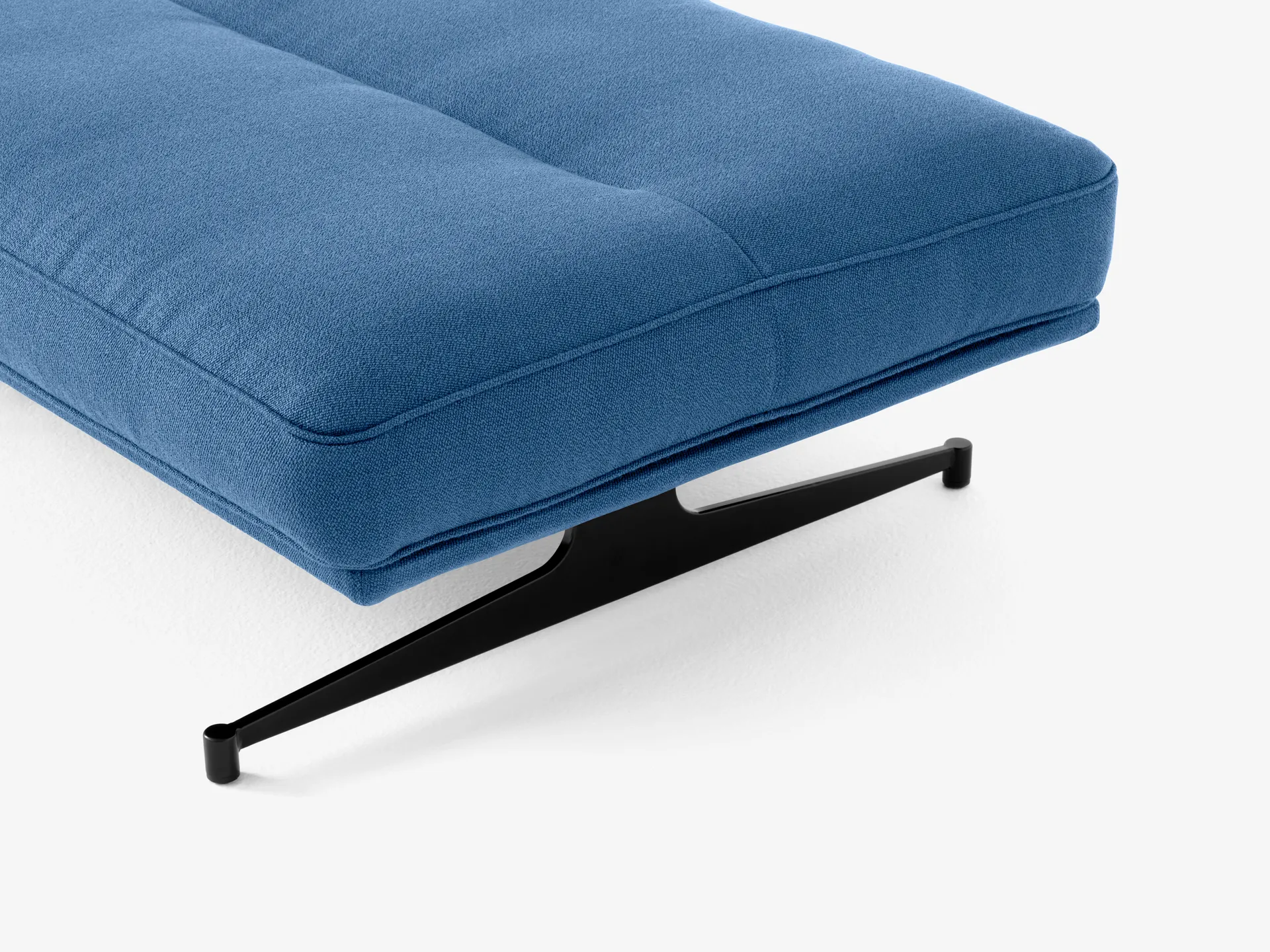 Inland AV32 puf 78x113 cm, Vidar 733/Warm black &Tradition