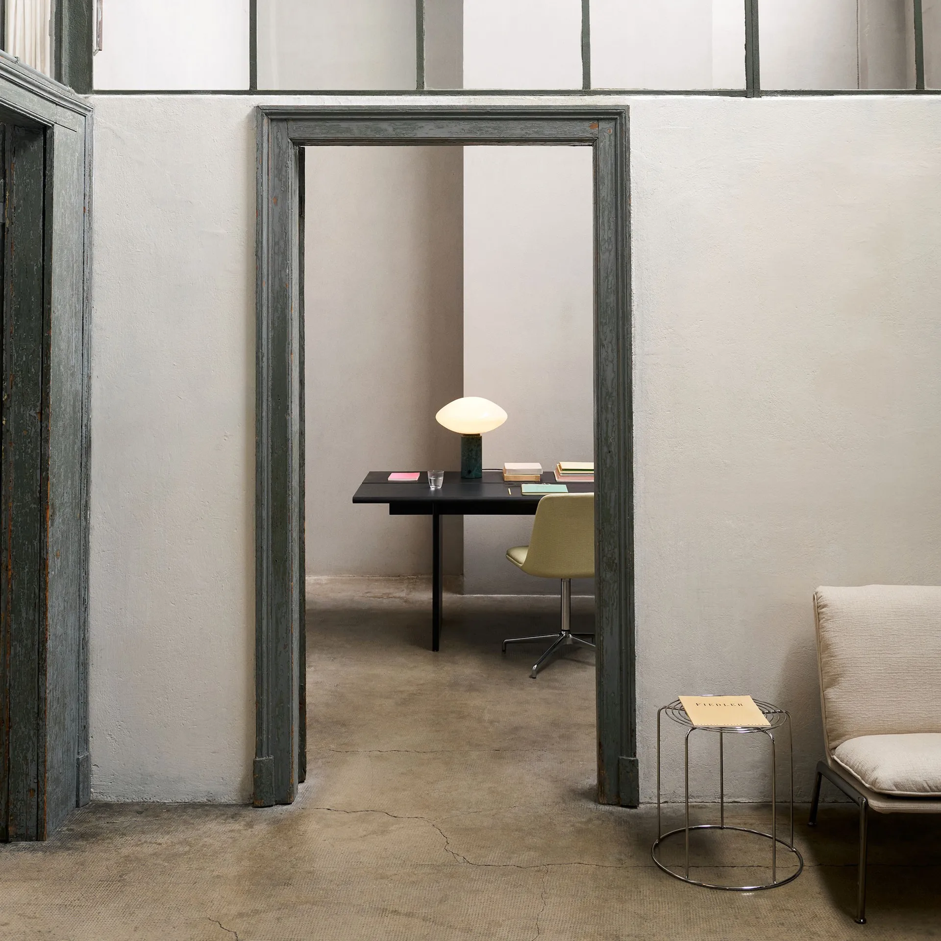 Ita OS2 spisebord med kabelskjuler 95x260 cm, Dark stained oak &Tradition