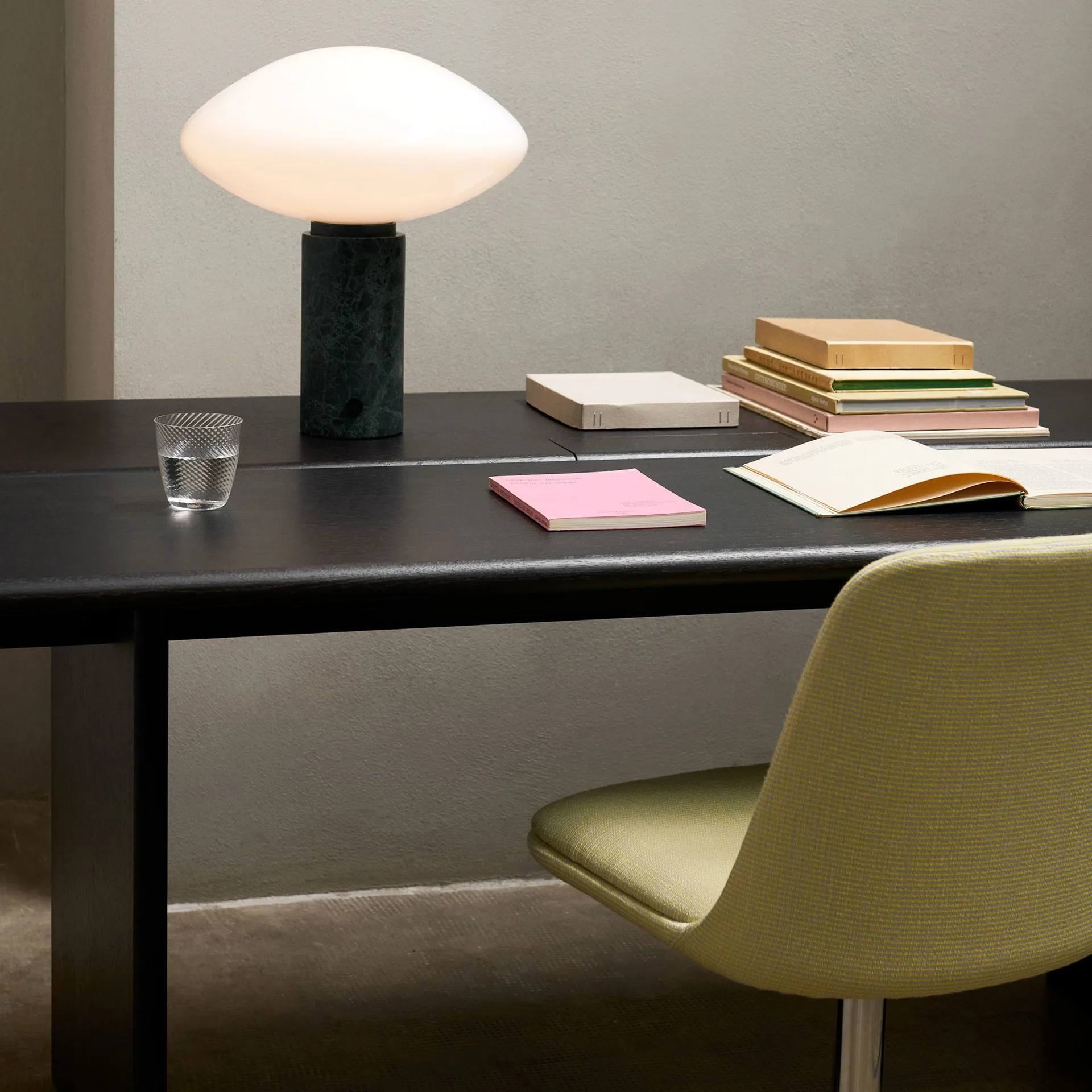 Ita OS2 spisebord med kabelskjuler 95x260 cm, Dark stained oak &Tradition