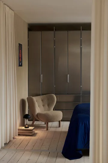 Little Petra VB1 lænestol - Hvidolieret eg-Karakorum - &Tradition