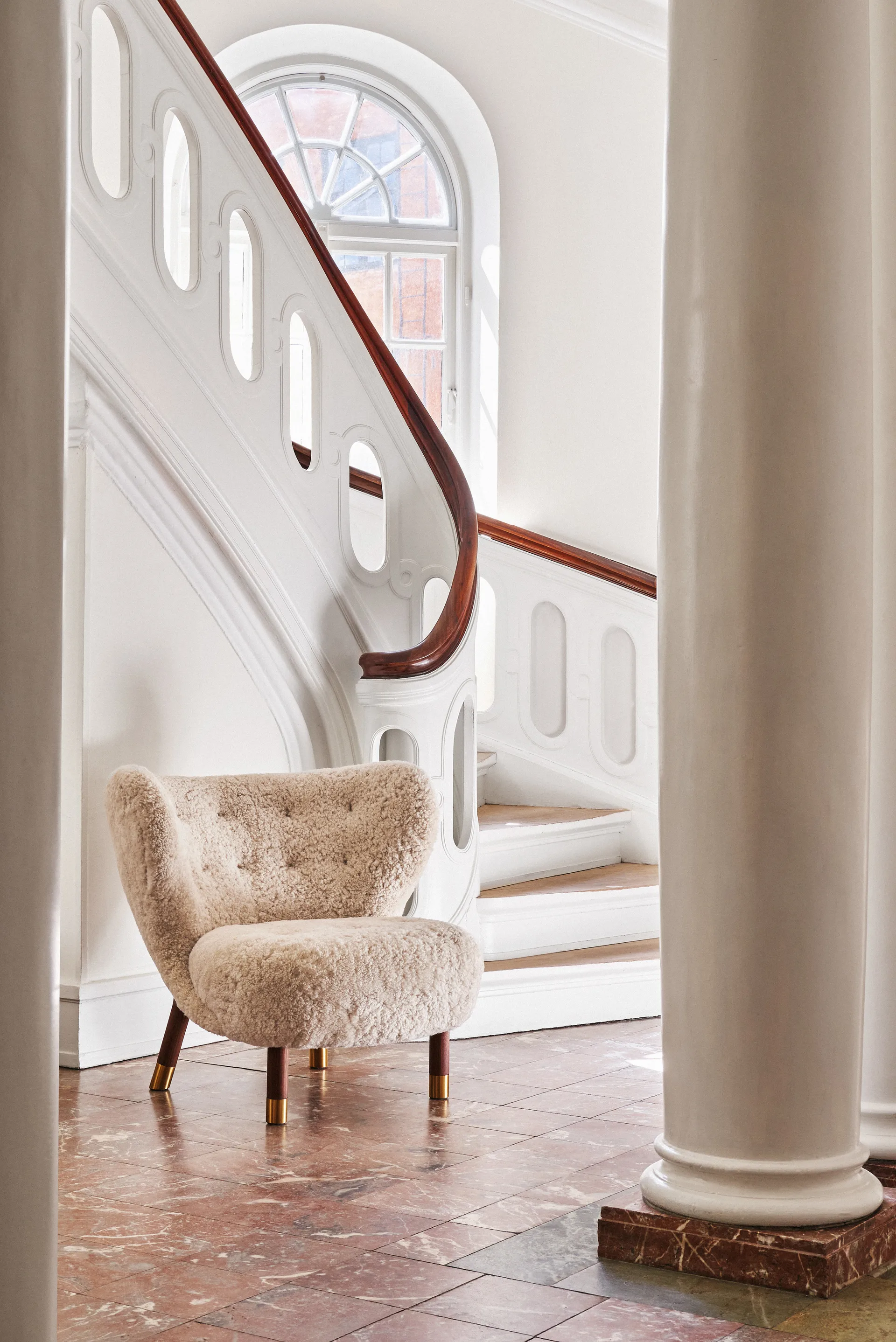 Little Petra VB1 lænestol Limited Edition, Valnød, messing-Moonlight &Tradition