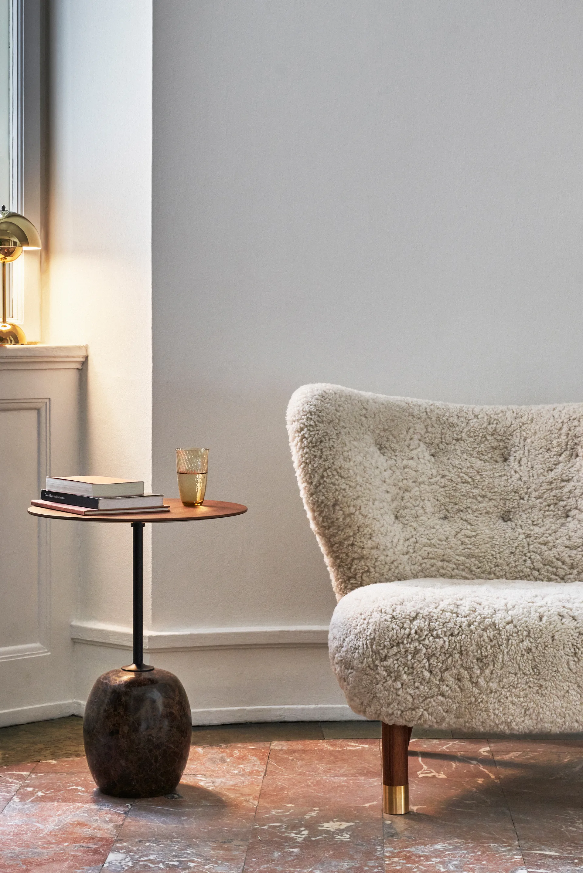 Little Petra VB1 lænestol Limited Edition, Valnød, messing-Moonlight &Tradition