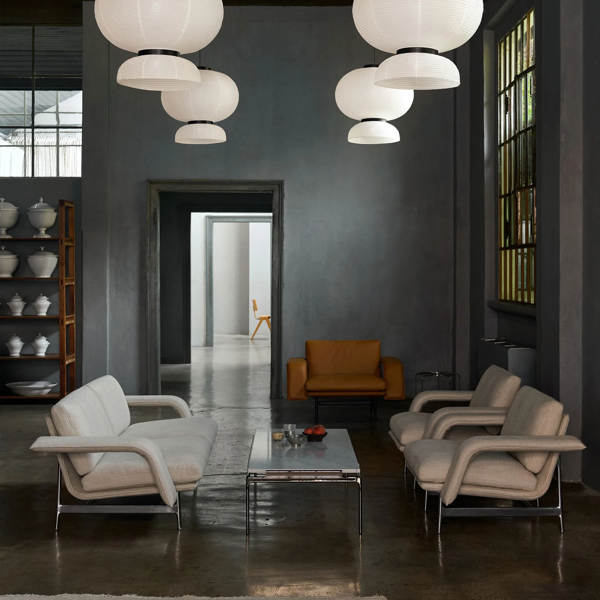 Meantime AV29 lounge stol, Pol. aluminium-Ecriture 0210 &Tradition