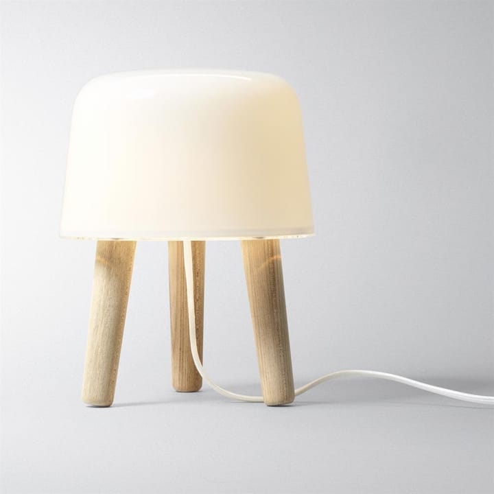 Milk bordlampe, hvid ledning &Tradition
