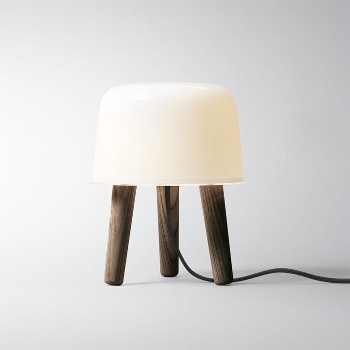 Milk bordlampe, sort ledning-ben i ask &Tradition