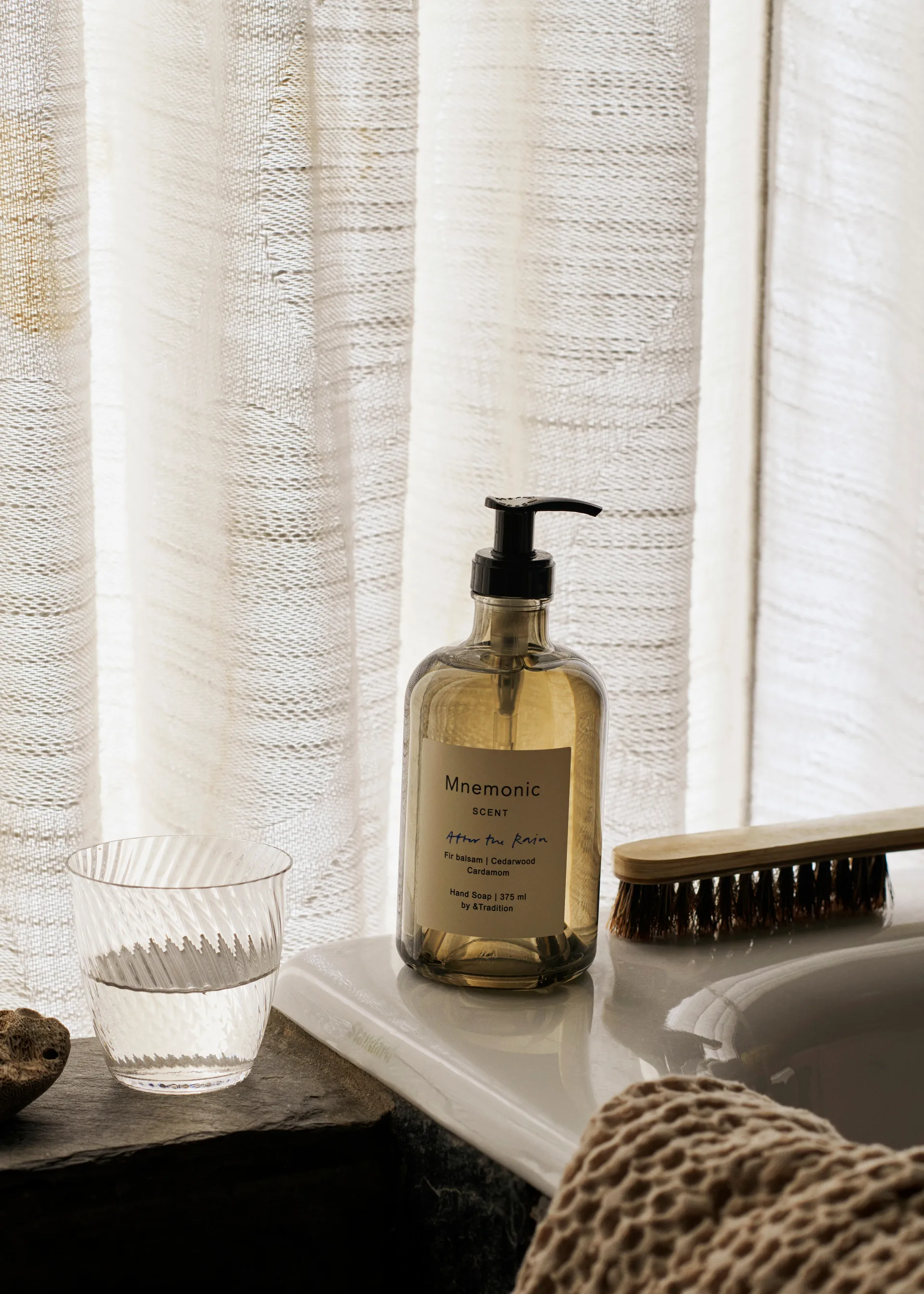Mnemonic MNC1 håndsæbe 375 ml, After the rain &Tradition