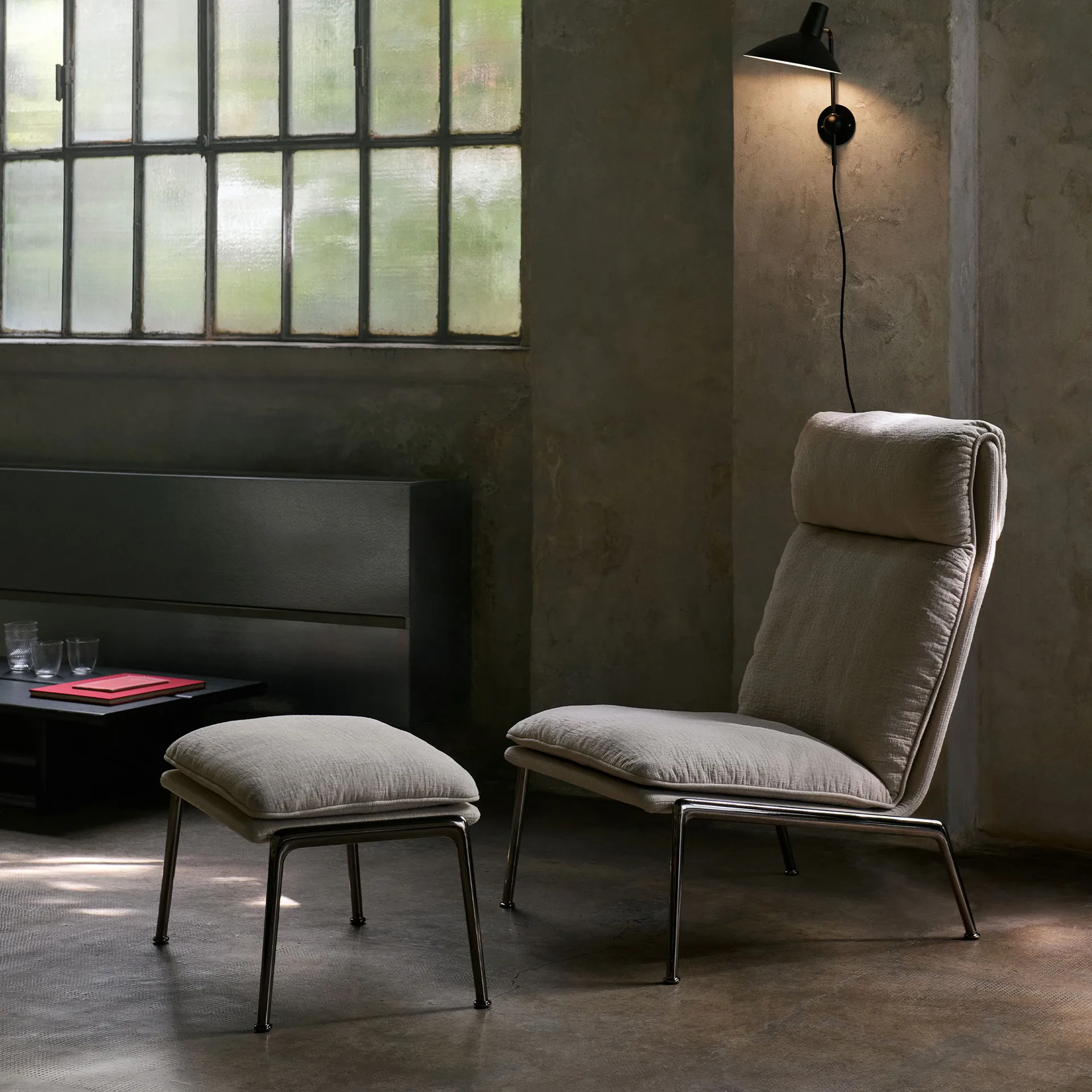 Muno LN16 High back lounge stol, Dark chrome-Cifrado 0221 &Tradition