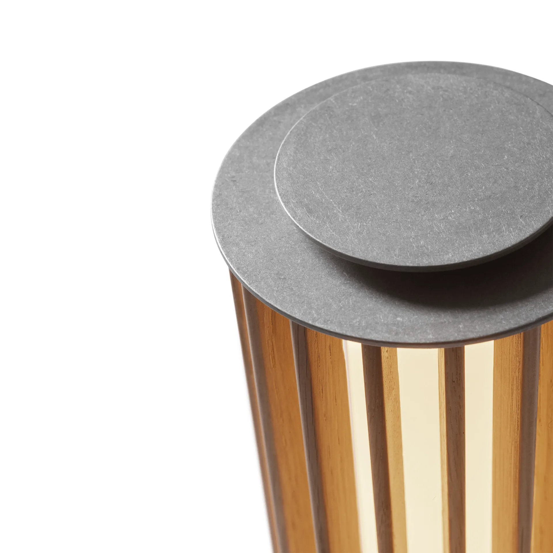 Numbra TY3 bærbar bordlampe, Lakeret eg-trumlet aluminium &Tradition