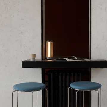 Numbra TY3 bærbar bordlampe - Lakeret eg-trumlet aluminium - &Tradition