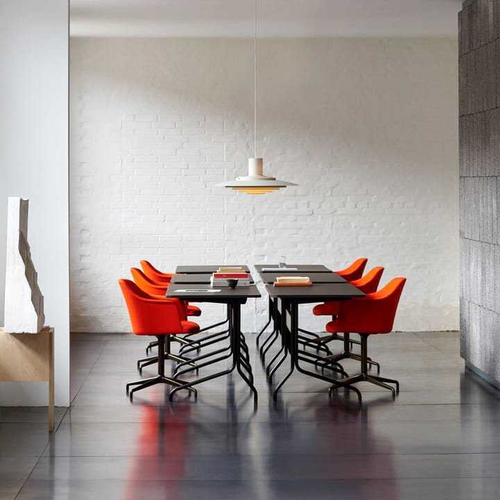 Pavilion AV16 skrivebord, mushroom linoleum, lakeret eg, kromben &Tradition