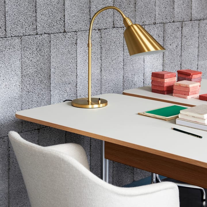 Pavilion AV16 skrivebord, mushroom linoleum, lakeret eg, kromben &Tradition