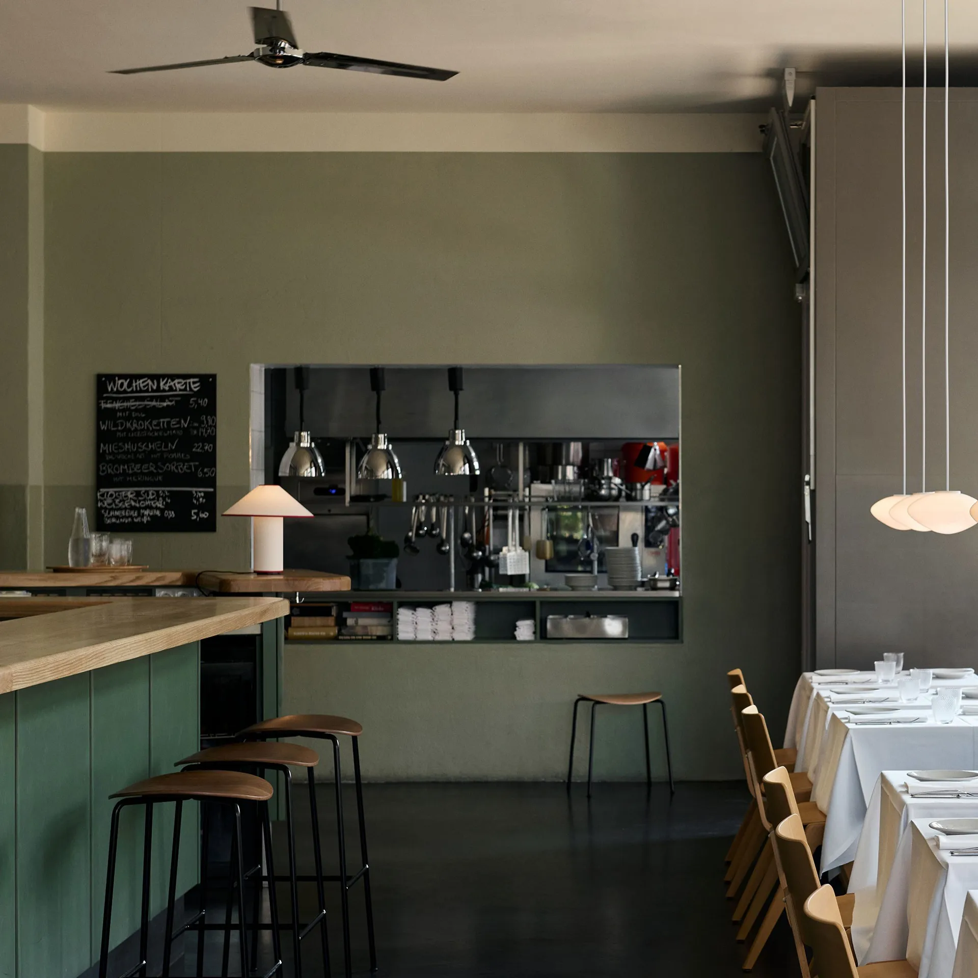 Pavilion AV37 bar skammel 68 cm, Black-lacquered oak &Tradition