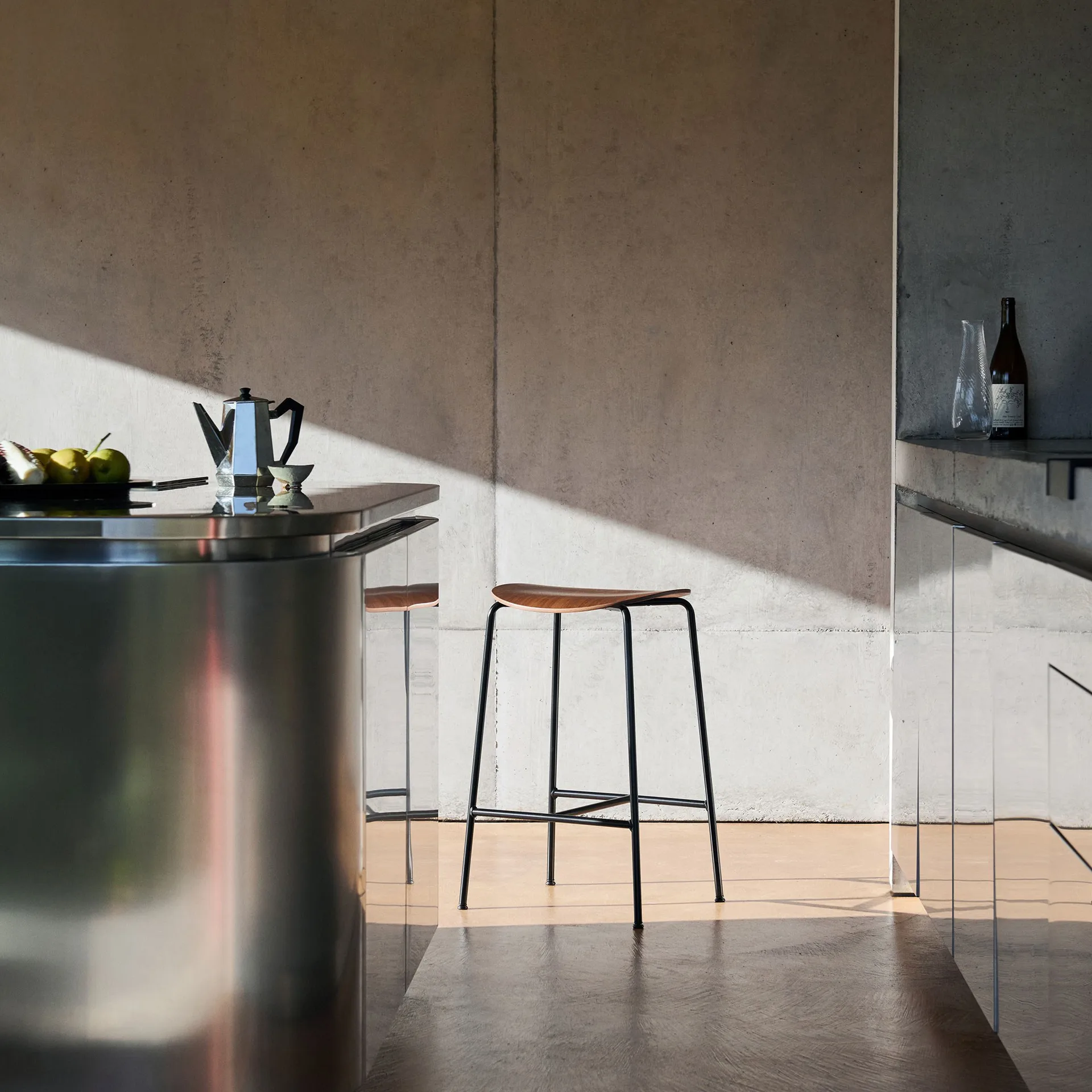 Pavilion AV38 bar skammel 79 cm, Black-lacquered walnut &Tradition