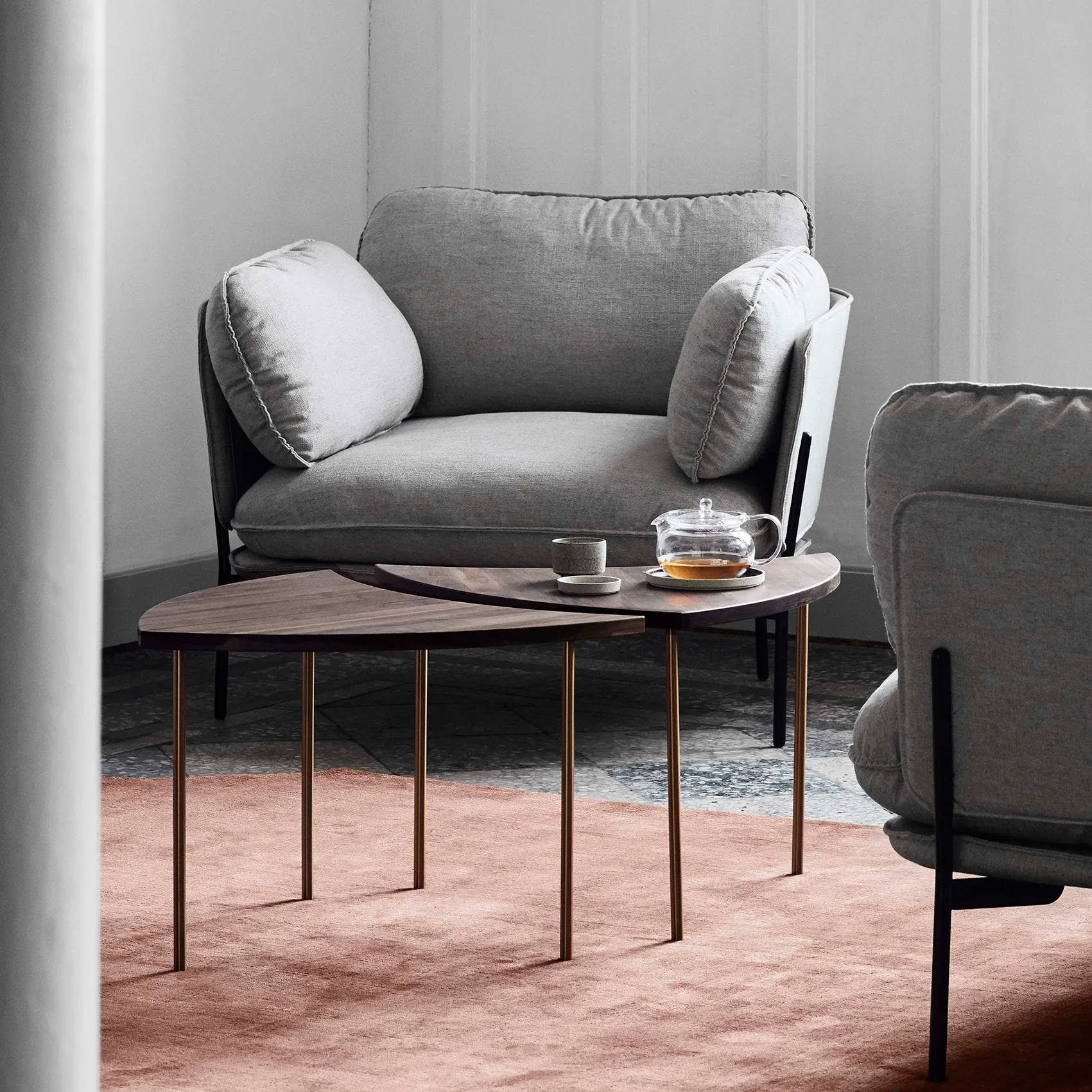 Pinwheel sidebord HM7, Valnød &Tradition