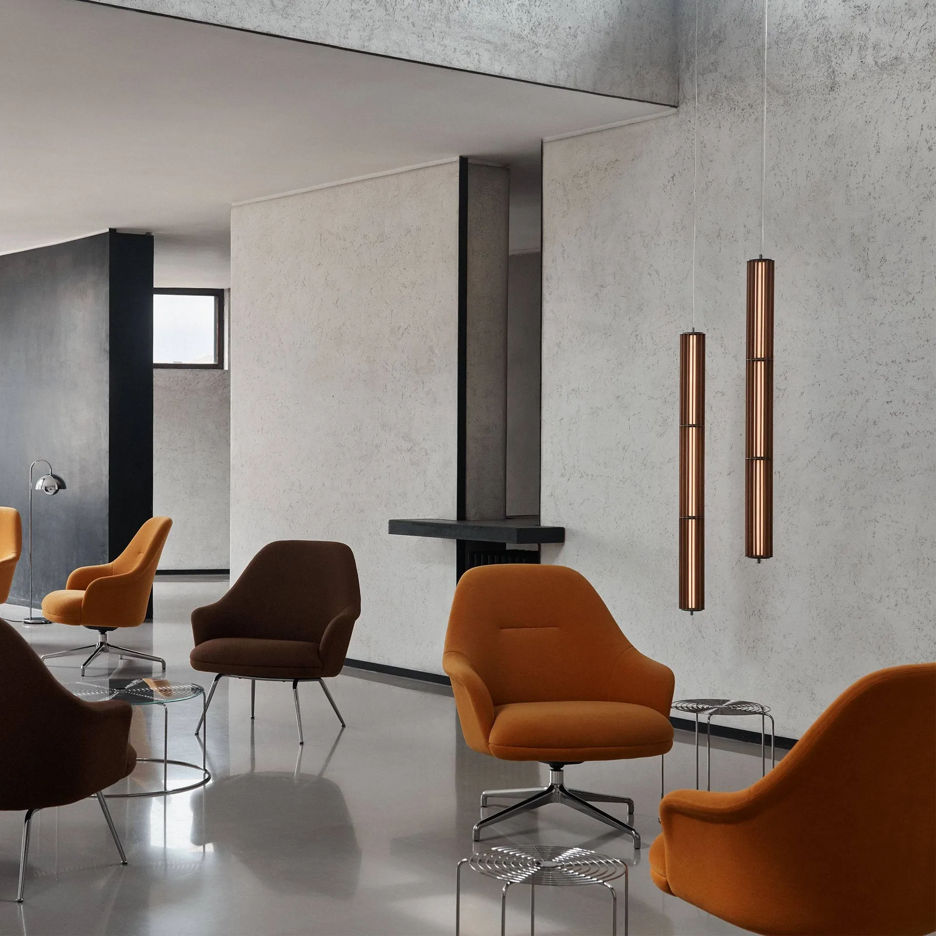 Rely HW139 lounge chair, Gentle 0433-aluminium &Tradition