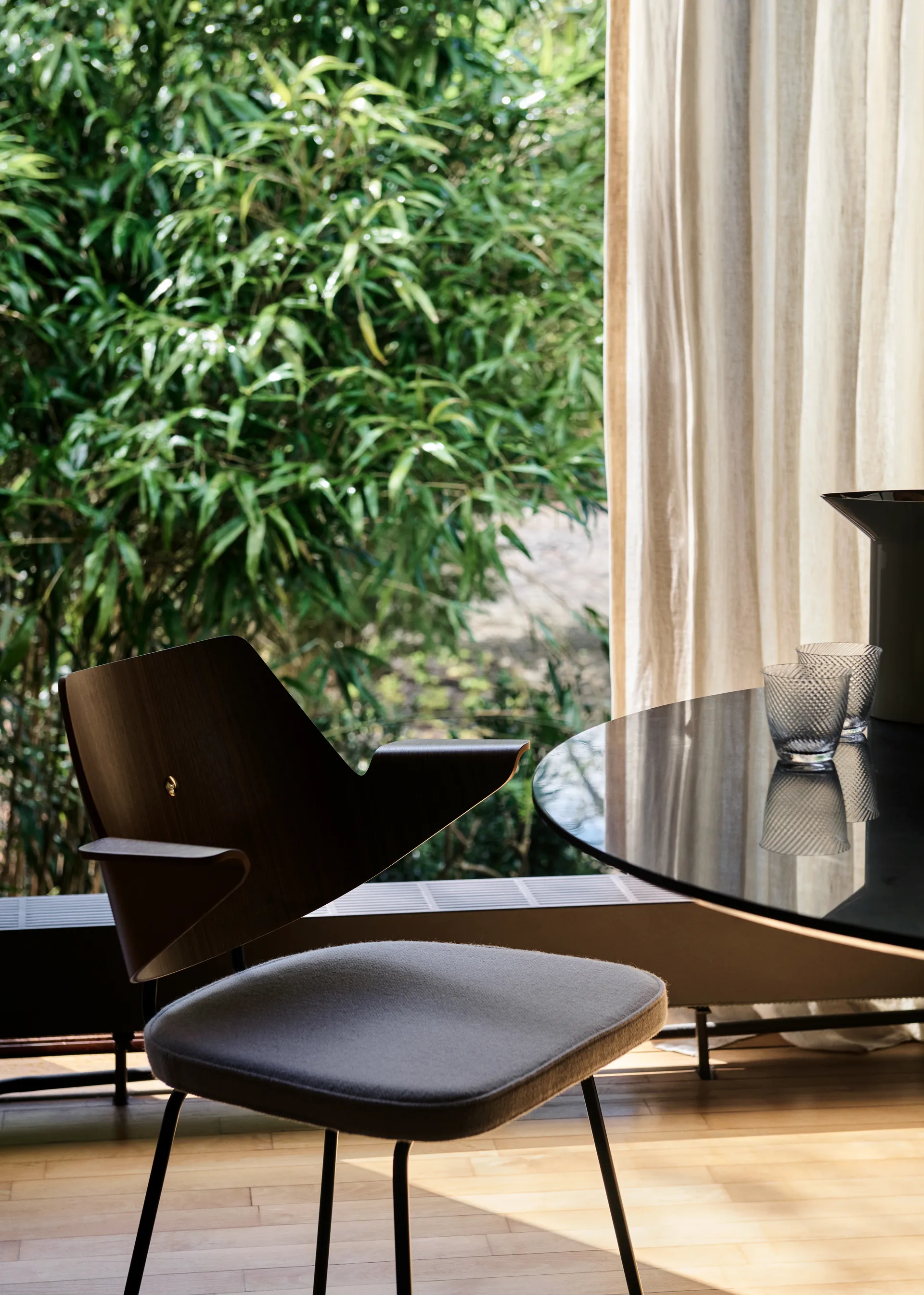 RFH RD7 armstol, Walnut-beech-offwhite &Tradition