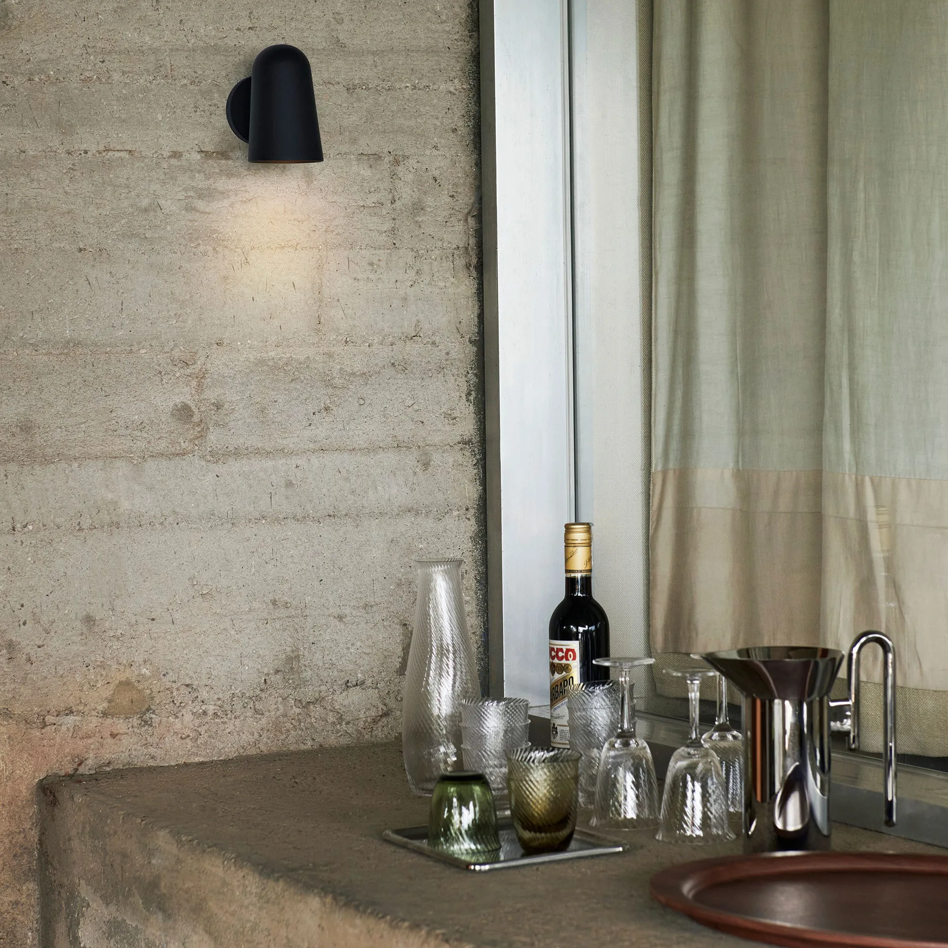 Solid SC104 væglampe, Black &Tradition