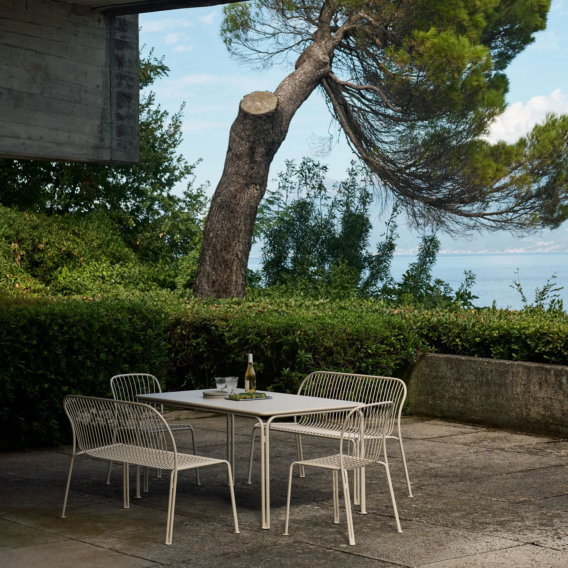 Thorvald SC111 bænk, Ivory, 129 cm &Tradition