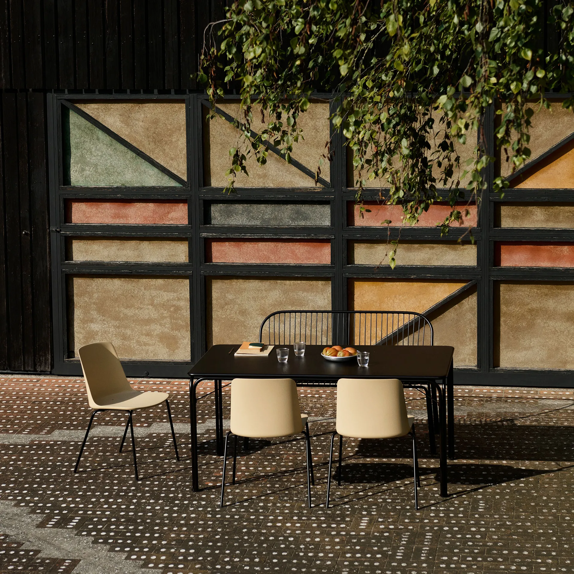 Thorvald SC111 bænk, Warm black, 129 cm &Tradition