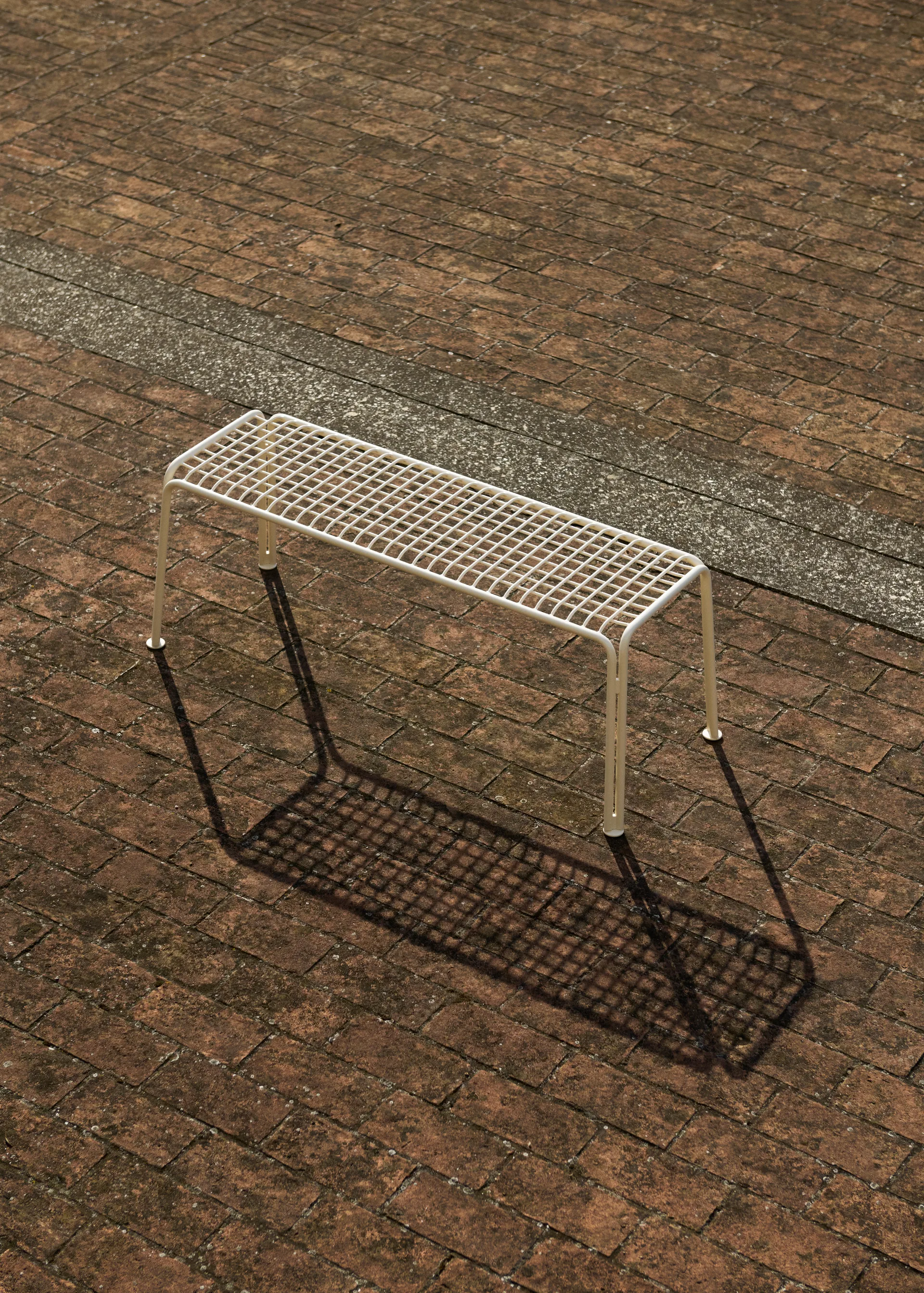 Thorvald SC112 bænk, Ivory, 125 cm &Tradition