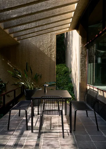 Thorvald SC112 bænk - Warm black, 125 cm - &Tradition