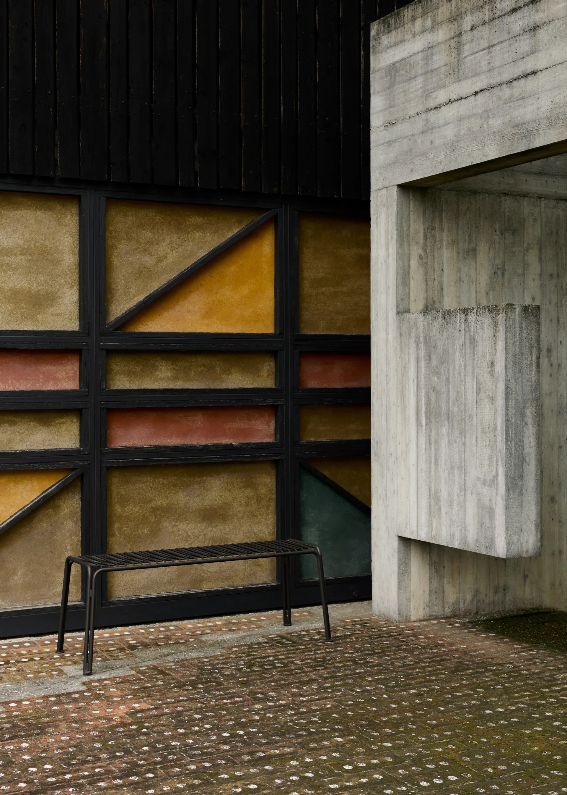 Thorvald SC112 bænk, Warm black, 125 cm &Tradition