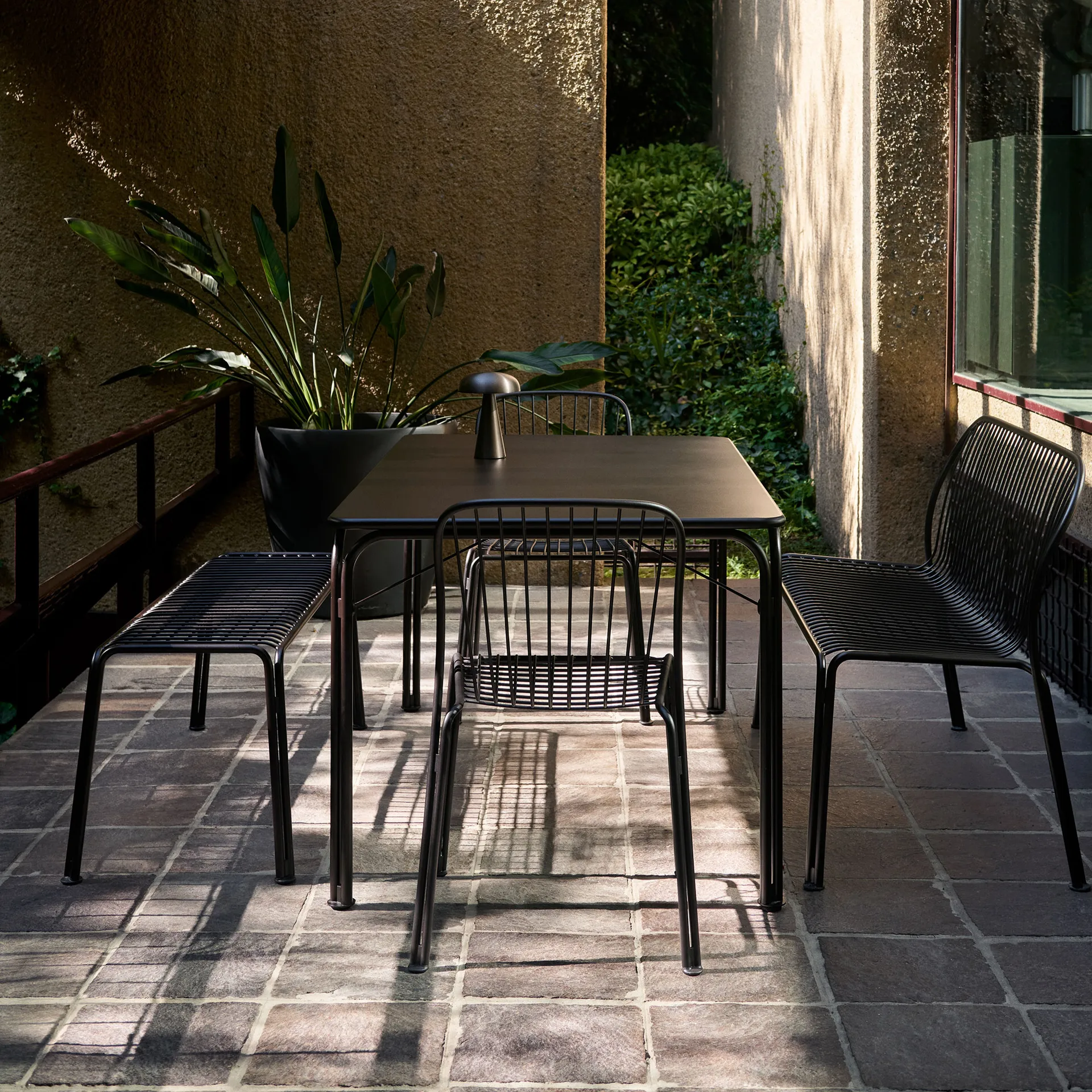 Thorvald SC113 spisebord, Warm black, 160 cm &Tradition